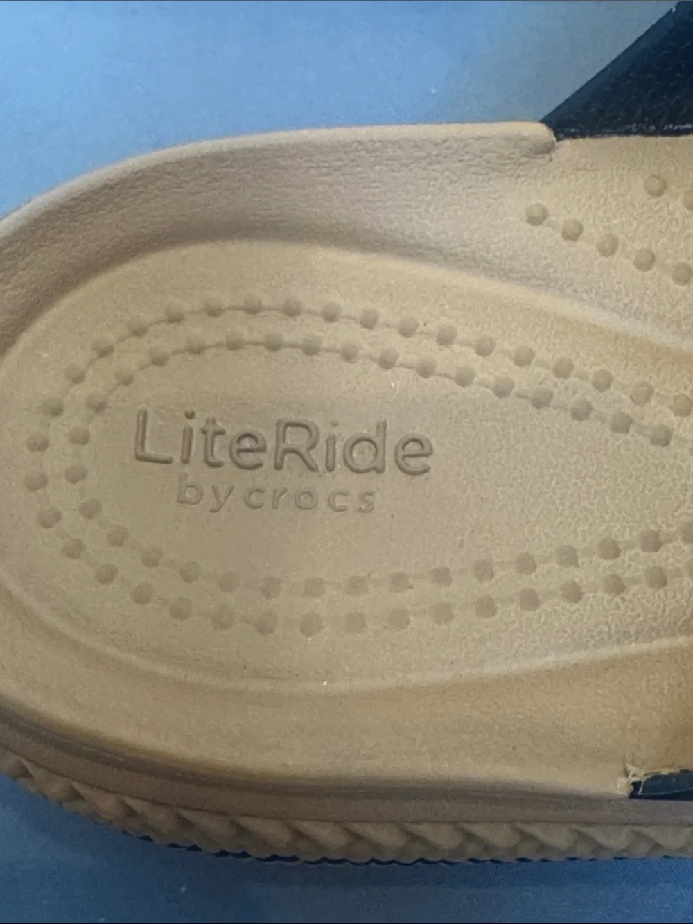 Crocs women’s Two-Strap Platform Slide — Black and Tan size 9